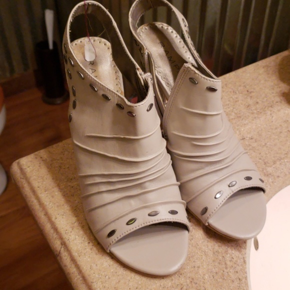 Heels - Picture 1 of 2
